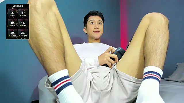 Snapshot of tom_Howard chatting on December 6, 2024, 2:35 am tom Howard online show from December 6, 2024, 2:35 am