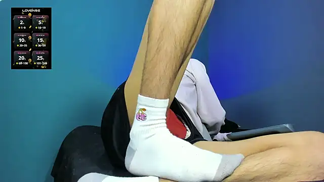 Snapshot of tom_Howard chatting on December 18, 2024, 12:10 am tom Howard online show from December 18, 2024, 12:10 am