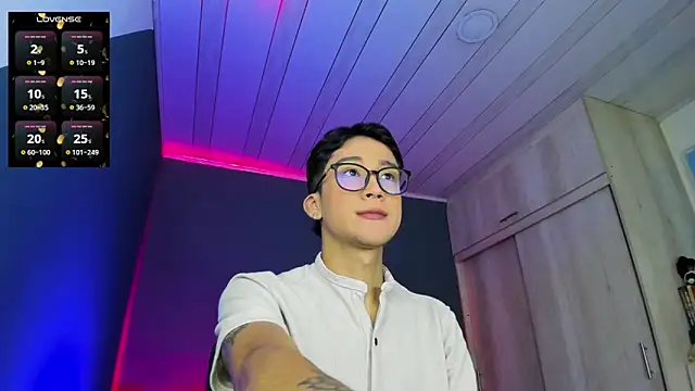 Snapshot of tom_Howard chatting on January 9, 2025, 5:00 pm tom Howard online show from January 9, 2025, 5:00 pm