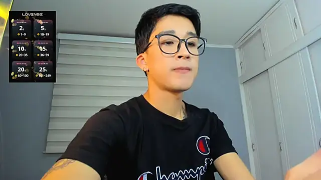 Snapshot of tom_Howard chatting on September 9, 2025, 3:06 am tom Howard online show from September 9, 2025, 3:06 am