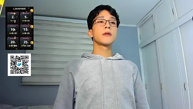 Snapshot of tom_Howard chatting on September 19, 2025, 3:41 am tom Howard online show from September 19, 2025, 3:41 am