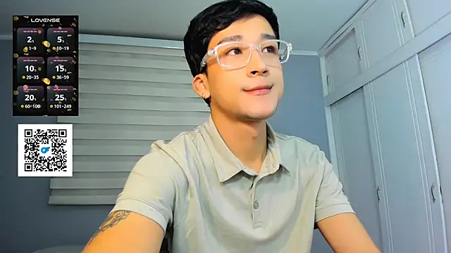 Snapshot of tom_Howard chatting on September 28, 2025, 1:55 am tom Howard online show from September 28, 2025, 1:55 am