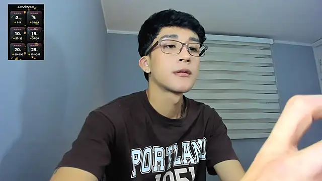 Snapshot of tom_Howard chatting on October 12, 2025, 4:44 am tom Howard online show from October 12, 2025, 4:44 am