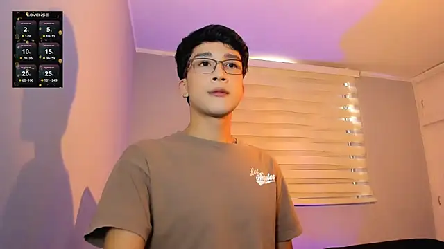 Snapshot of tom_Howard chatting on October 14, 2025, 6:20 pm tom Howard online show from October 14, 2025, 6:20 pm