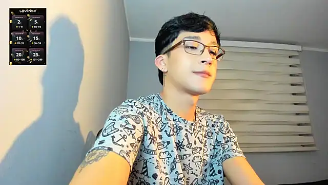 Snapshot of tom_Howard chatting on October 16, 2025, 4:24 am tom Howard online show from October 16, 2025, 4:24 am