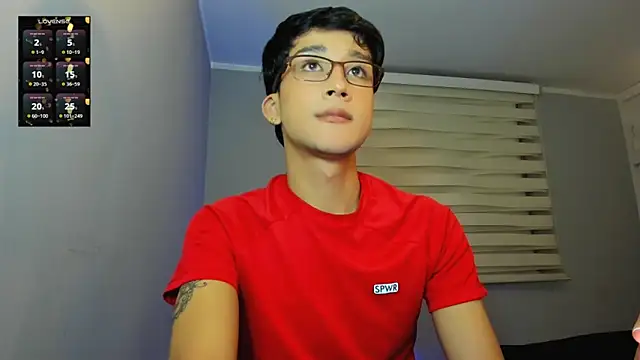 Snapshot of tom_Howard chatting on October 17, 2025, 4:04 am tom Howard online show from October 17, 2025, 4:04 am