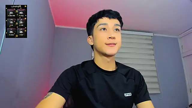 Snapshot of tom_Howard chatting on November 6, 2025, 1:50 am tom Howard online show from November 6, 2025, 1:50 am