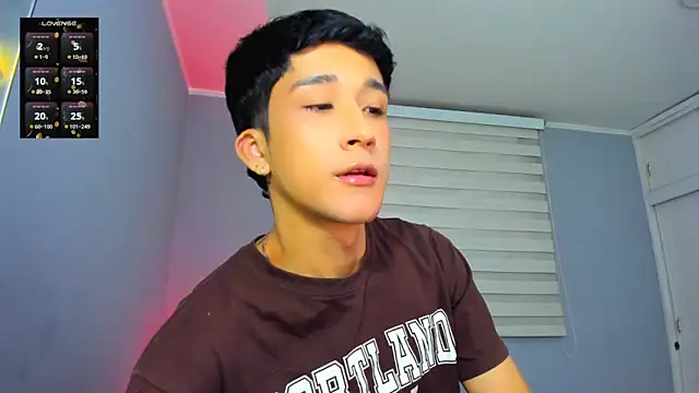 Snapshot of tom_Howard chatting on November 15, 2025, 2:31 am tom Howard online show from November 15, 2025, 2:31 am