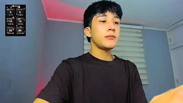 Snapshot of tom_Howard chatting on November 18, 2025, 1:44 am tom Howard online show from November 18, 2025, 1:44 am