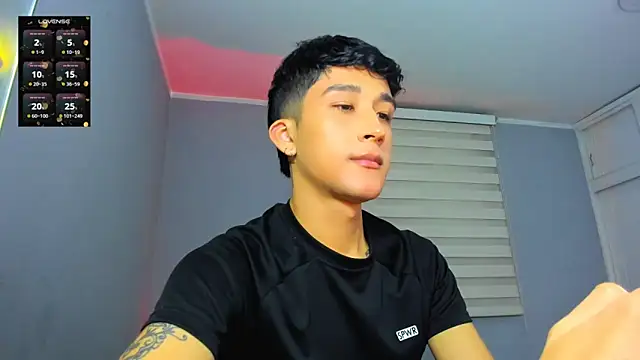 Snapshot of tom_Howard chatting on November 30, 2025, 3:43 am tom Howard online show from November 30, 2025, 3:43 am