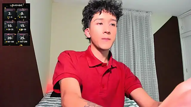 Snapshot of tom_Howard chatting on June 6, 2026, 12:16 am tom Howard online show from June 6, 2026, 12:16 am