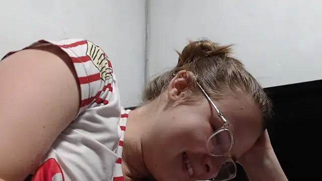 HellenMiyer1111 online show from September 24, 2025, 4:05 am