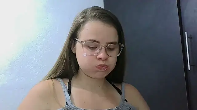 HellenMiyer1111 online show from April 20, 2026, 4:32 pm