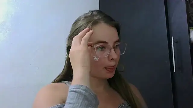 HellenMiyer1111 online show from April 21, 2026, 3:02 am