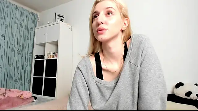 KenzieDawton online show from December 17, 2024, 7:04 pm