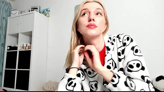 KenzieDawton online show from February 5, 2025, 5:09 am