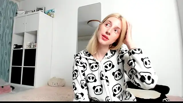 KenzieDawton online show from March 12, 2025, 8:08 am