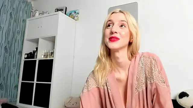 KenzieDawton online show from September 17, 2025, 8:21 pm