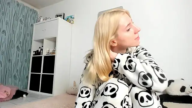 KenzieDawton online show from October 10, 2025, 6:01 am