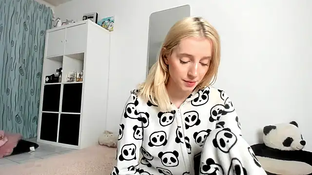 KenzieDawton online show from October 16, 2025, 6:58 am