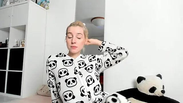 KenzieDawton online show from November 13, 2025, 4:44 am