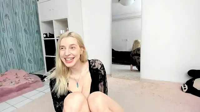 Snapshot of KenzieDawton chatting on July 24, 2026, 11:30 am KenzieDawton online show from July 24, 2026, 11:30 am