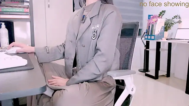 Shyn   online show from November 29, 2025, 5:05 pm