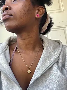 mochamimi online show from October 18, 2025, 3:57 pm