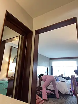 mochamimi online show from April 23, 2026, 4:20 pm