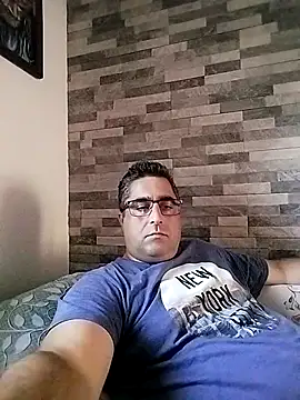 Snapshot of ADRIAN_ADI40 chatting on May 5, 2026, 6:32 am ADRIAN ADI40 online show from May 5, 2026, 6:32 am