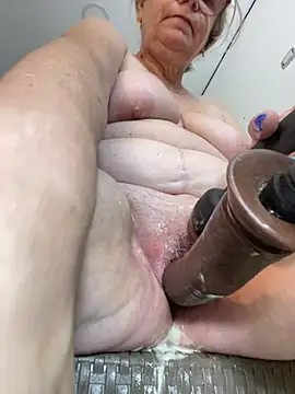 Snapshot of slutgold chatting on February 12, 2025, 2:10 pm slutgold online show from February 12, 2025, 2:10 pm