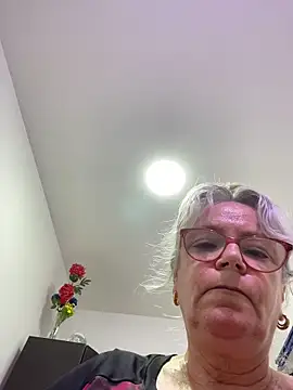 Snapshot of slutgold chatting on February 19, 2026, 9:44 pm slutgold online show from February 19, 2026, 9:44 pm