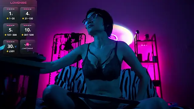 CyberXGoddess online show from December 4, 2025, 2:32 am