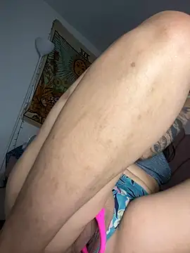 kiaraglam2 online show from February 12, 2025, 8:16 am