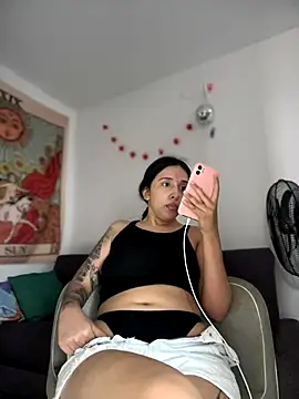 kiaraglam2 online show from September 18, 2025, 1:13 pm