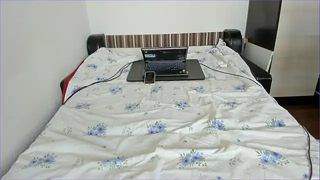 Snapshot of sweet-tinqerbell chatting on June 12, 2026, 4:55 am sweet-tinqerbell online show from June 12, 2026, 4:55 am