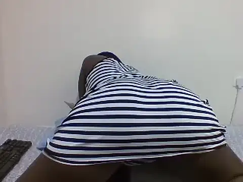 sweetelle09 online show from February 22, 2025, 10:31 pm