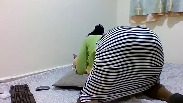 sweetelle09 online show from April 19, 2026, 7:38 pm