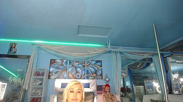 ADRIANNA FOX online show from February 4, 2026, 7:25 am