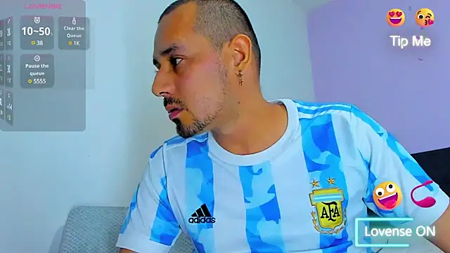 jhonyalzate2 online show from December 30, 2024, 5:48 am