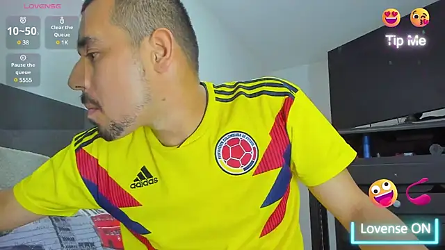 jhonyalzate2 online show from January 29, 2025, 3:01 am