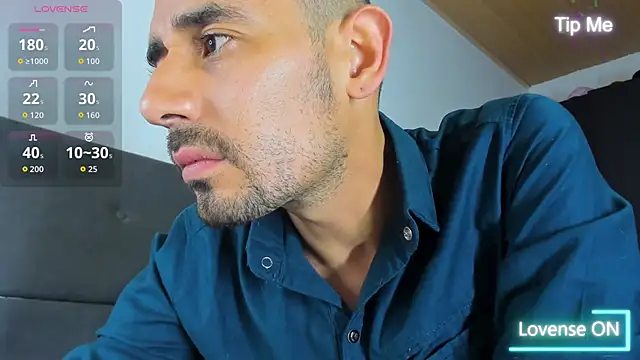 jhonyalzate2 online show from October 5, 2025, 12:53 am