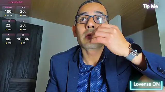 jhonyalzate2 online show from October 23, 2025, 2:11 am