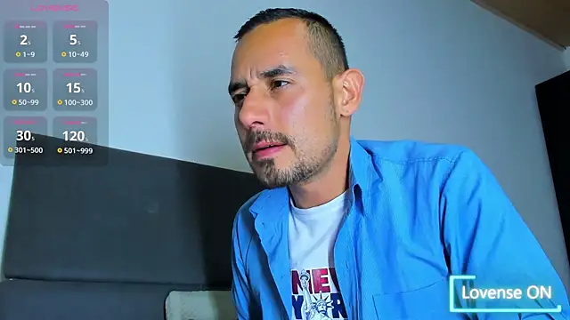 jhonyalzate2 online show from November 19, 2025, 3:39 am