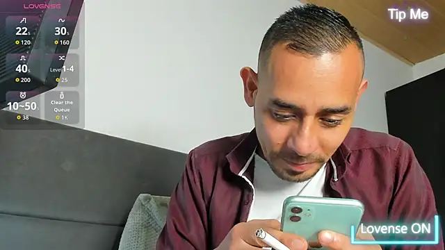 jhonyalzate2 online show from April 21, 2026, 3:35 am