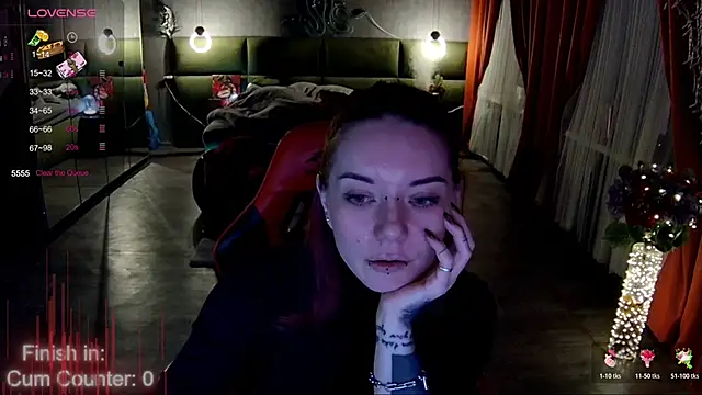 MaxPhoenixx online show from December 1, 2025, 8:47 pm