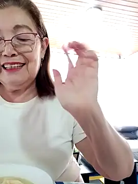 Vicky Rosse online show from March 13, 2025, 4:45 pm