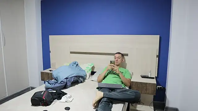 funcouple1985 online show from December 4, 2024, 11:24 pm