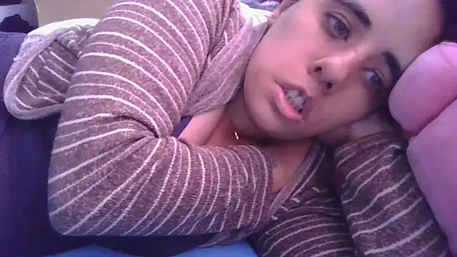 annarose19 online show from January 2, 2025, 8:35 pm