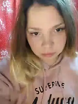 Snapshot of Zuli_Kiska chatting on December 3, 2024, 8:28 pm Zuli Kiska online show from December 3, 2024, 8:28 pm